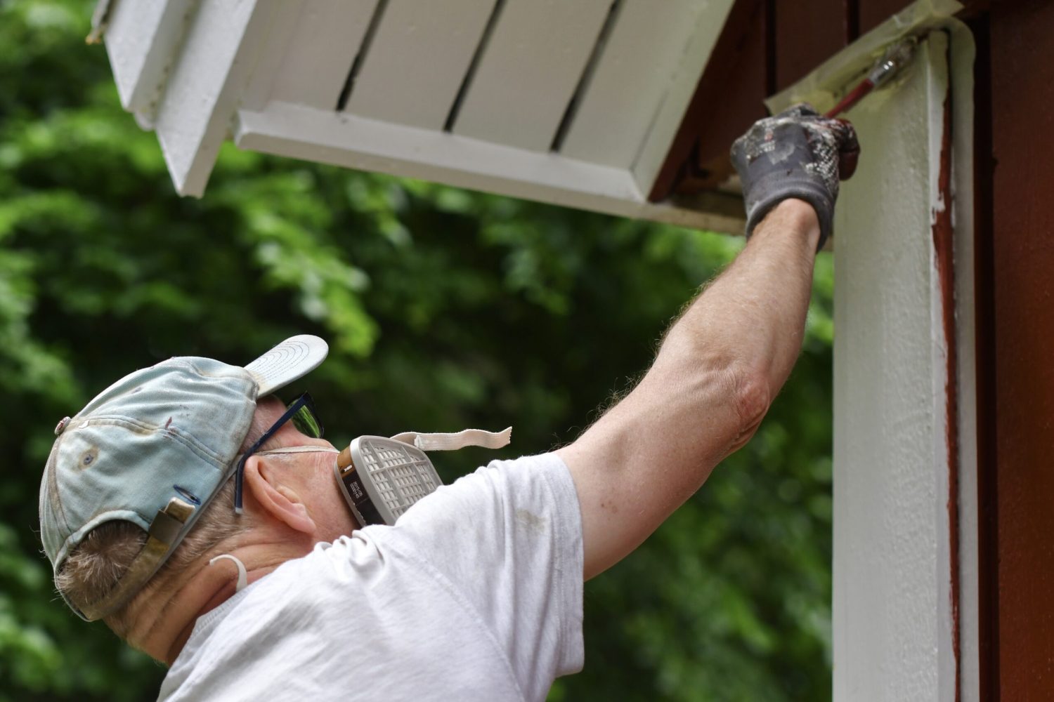 a-man-painting-house-exterior-with-white-color-2025-01-08-04-02-52-utc